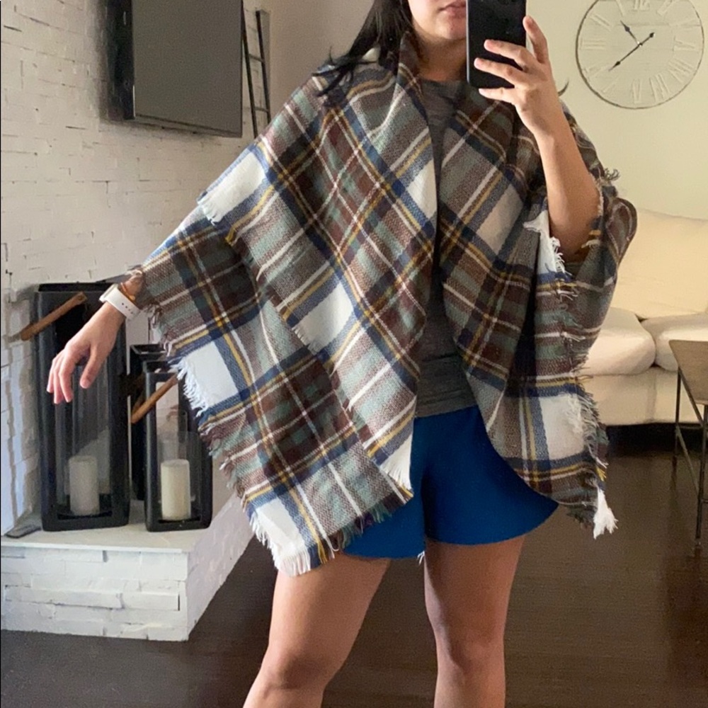 NWOT blanket scarf/poncho
